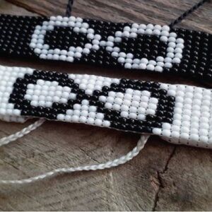 Seed bead black n white infinity bracelet